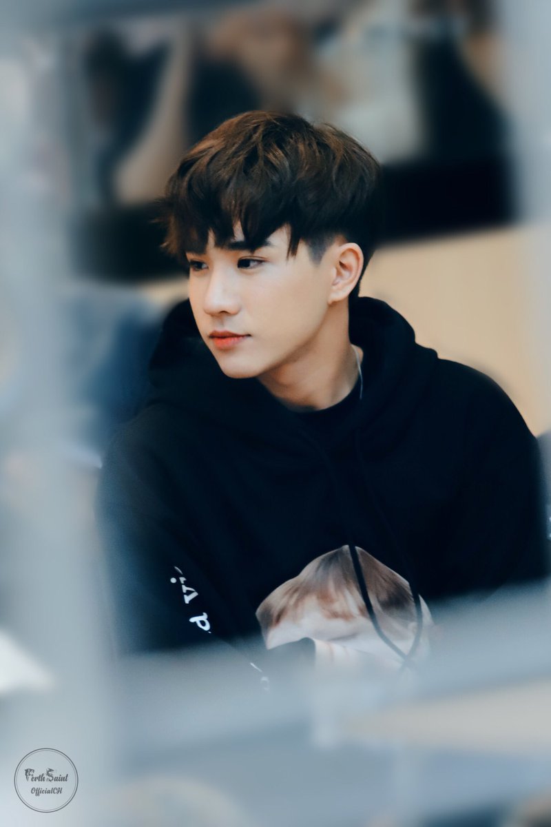 PerthsaintC's tweet photo. 4/17 is your Birthday. 
Although we did not have any event together, he recorded a clip for you. Edited by InShot, no tag, no @, he just knew you would watch it. 

 #ร้องไห้อุ๋งอิ๋งคิดถึงเทอหว่ะ https://t.co/yUVjv4GqCd