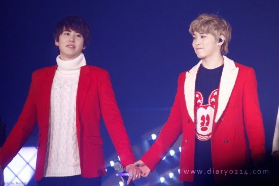 fngirli's tweet image. Tbtb kangen couple ini,sumpah dulu klo kyumin lagi deket"an pegangan tangan,pelukan atau ada dalam satu foto gitu seneng banget 😭  #kyumin