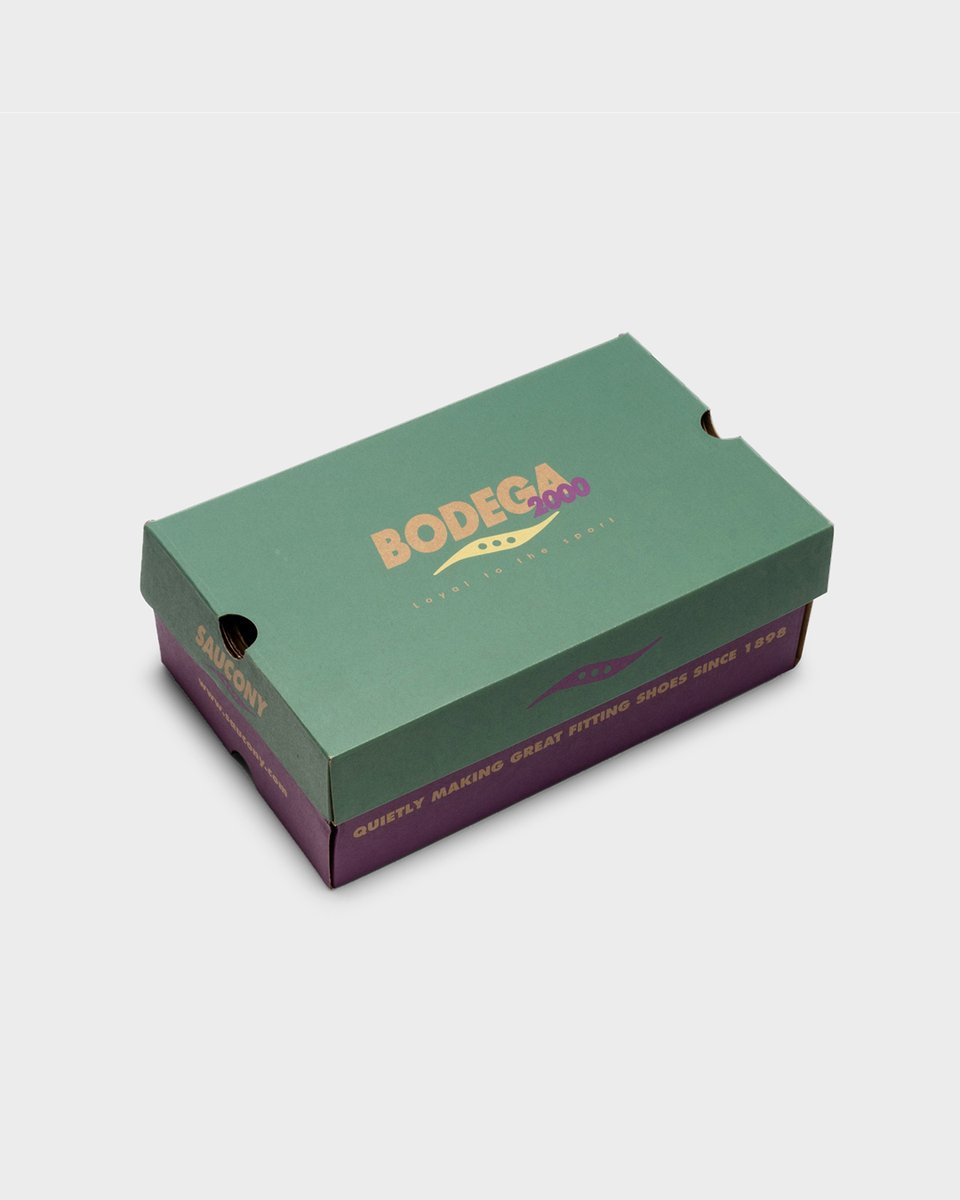 bodega's tweet photo. The Bodega x Saucony Grid Azura 2000 "Ever Ready" ($140) + accompanying apparel are now live online - https://t.co/vWOjS73AjB - #saucony #bodegaxsaucony #bodega #bdgastore https://t.co/fDirg7Ty6Y