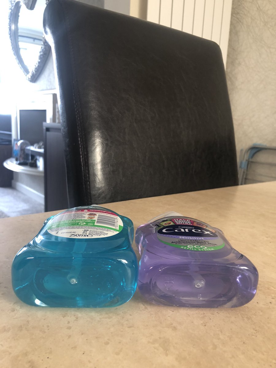 zoekb21's tweet photo. @PZCussonsID how are these both 250ml??? https://t.co/bIHwPbJ4xT