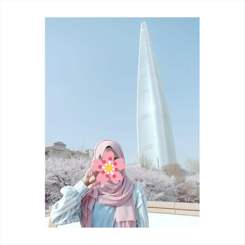 Seokchon lake is just in front of Lotte World tower, and the view is nice its less crowded than Yeouido park to catch cherry blossom*the cons of solo travelling: no one to take ur pic so gotta step up your self-timer skill