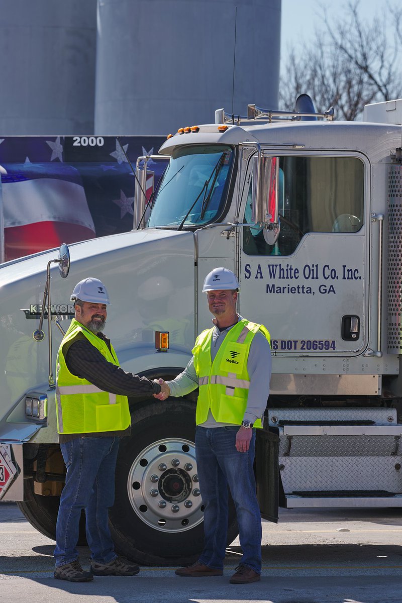 SkyBitz's tweet photo. “Customers love not having to worry about their fuel.” - @SAWhiteOil. Click the link below and learn how SA White Oil was able to streamline dispatch operations using tank monitoring technology.
#tankmonitoring  #levelindicator #petroleumdistribution 
https://t.co/RijDzVtNsy https://t.co/rTGuQgG3Dm
