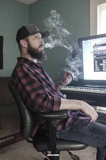 Nless_ent's tweet photo. @officialleebomusic has been getting lit ALL quarantine 💨 with new music comin’ your way 🥊 Stay on Alert... #Nless 
••••••••••••••••••••••••••••••••••••••
#Leebo
#Nlessent
#recordlabel
#Dope
#studiolife
#Newmusic
#quarantinemusic https://t.co/Ju5F2BIrbp