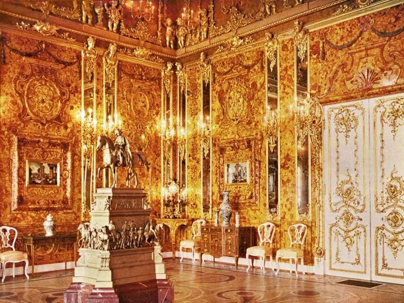 A Brief History of the Amber Room - Dubbed the “Eighth Wonder of the World,” the room that once symbolized peace was stolen by Nazis then disappeared for good 
soo.nr/u9l2 #history #homeschooling #homeschool #virtualeducation #distancelearning #learningresources