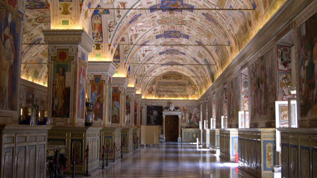 artsfundraising's tweet photo. You don't have to leave your couch to take in a little culture. So if you are finding yourself home-schooling your children during these difficult times, why not find out which world-famous museums you can virtually visit today. https://t.co/RacDII3x5o #HomeEd #museums https://t.co/rxdLD9Ch2p