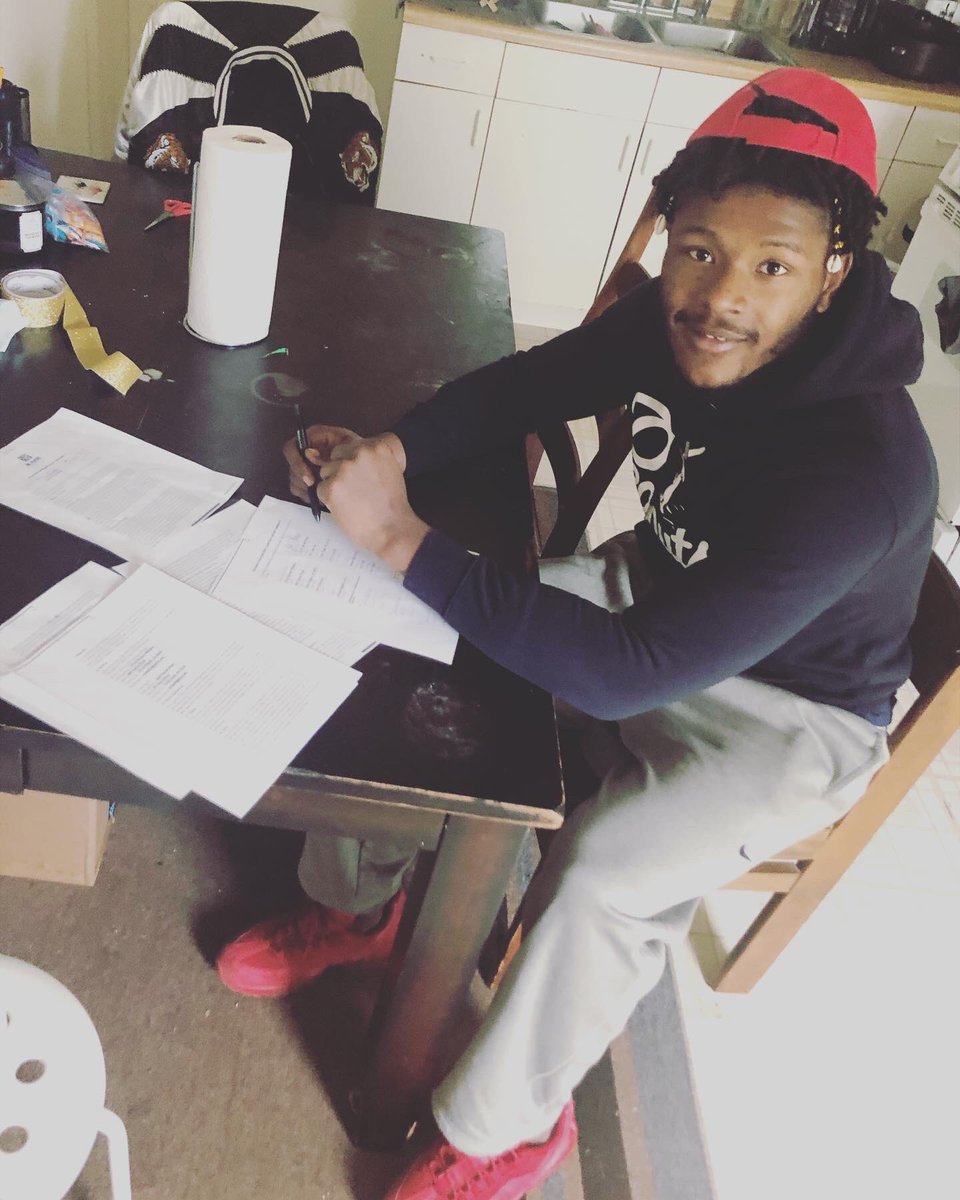 HesLikeDat_33's tweet photo. If I let other people dictate how my life was going to go I’d be dead right now. Really glad to be apart of the family. One step closer to turning my dreams into reality @OSMG_LLC #JoHell https://t.co/eLNudH6UZU