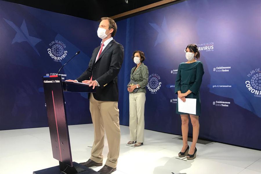 latercera's tweet photo. Minsal informa que hay 5.546 casos confirmados de coronavirus en el país y 5 nuevos fallecidos https://t.co/Q8cXiuH9jl https://t.co/rA6v5Shpvx