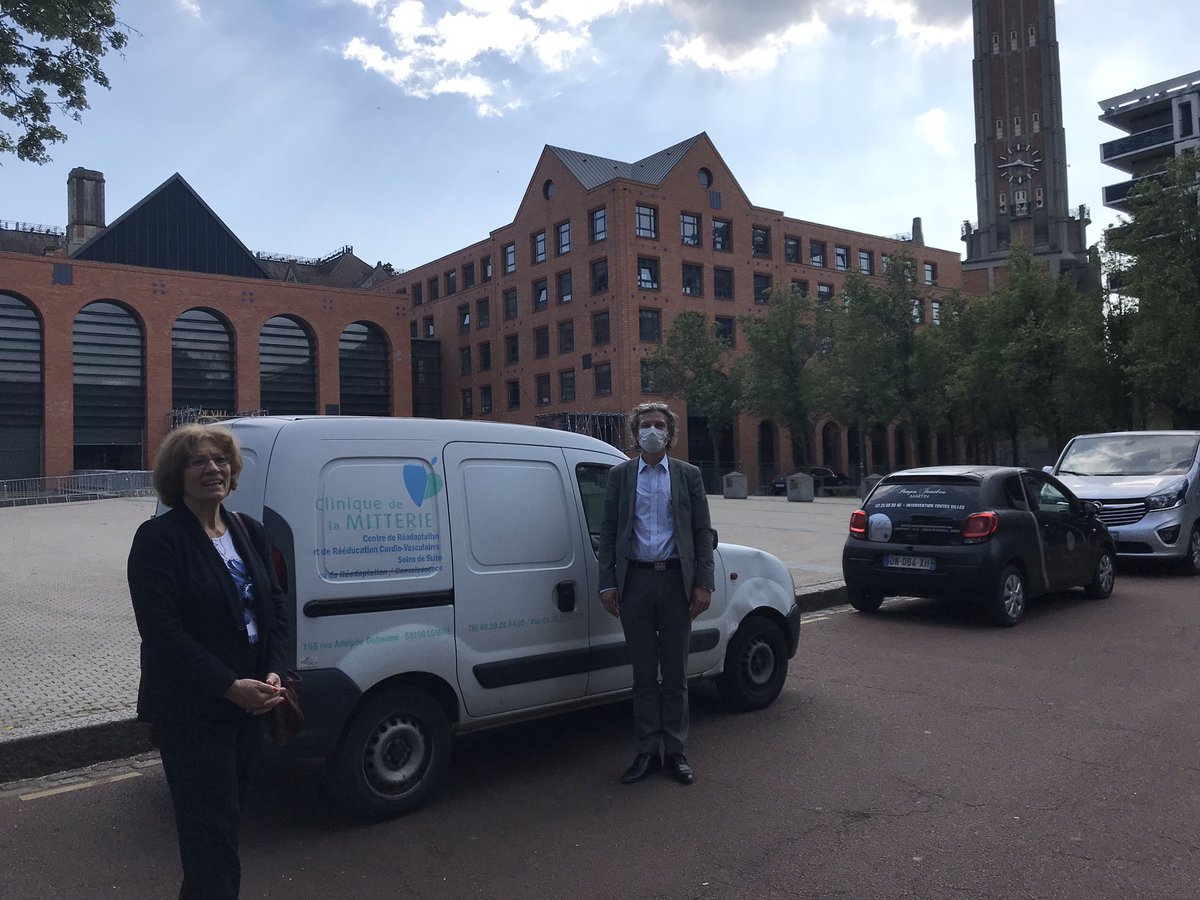À #Lille, la solidarité continue ! Dernier exemple : le don par les cliniques de Villeneuve d’Ascq et de la Mitterie à Lomme, de 6000 masques chirurgicaux destinés  en priorité à nos Ehpad, pour lutter contre la propagation du #COVIDー19. Un immense merci à eux!
