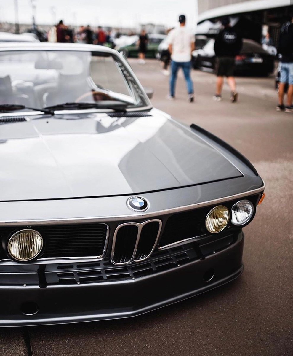 Wallpaper Mobil Tua Keren