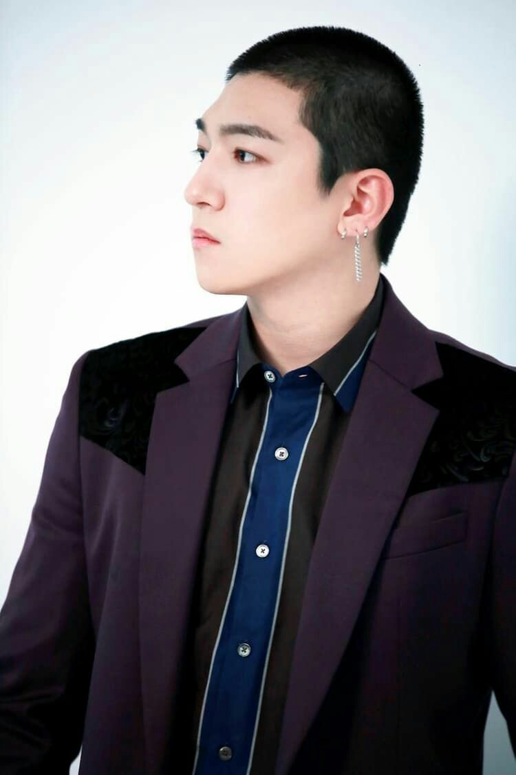 I can't fathom how Sungjin is both a pretty boy and a manly man and I definitely dig both.