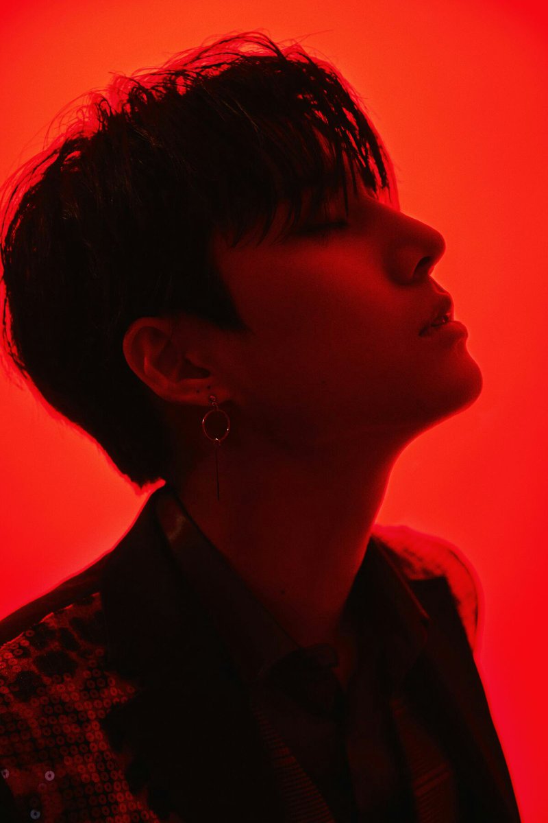 Not everyone can looked good with a mullet but Young K definitely pulled it off. His perfect side profile, his tall nose, the way he projected... it makes one think of unholy things that'll make the knees go weak. But I know we all loved that his moles are still visible.