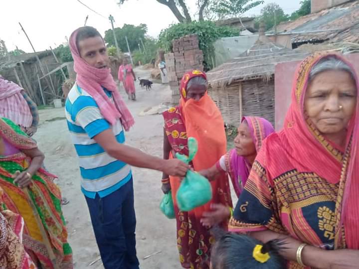 voiceofjitendra's tweet photo. #हम_और_हमारे_TEAM_की_एक_ही_है_पुकार_की_कोई_भूखे_ना_सोये_चाहे_दिन_हो_या_रात II
🙏🙏🙏🙏🙏🙏
#आपलोग_भी_सहयोग_करे_ताकि_हमलोग_आगे_बढ़ते_रहे || 👉@jityadav143
#A/c_no-- 3525686615
#Ifsc_code--cbin0281565
#AnaD_PRASAD_RANJAN
#Pay_phone 9097060047
#Goole_pay 9097060047 https://t.co/r9KjtvVr8s