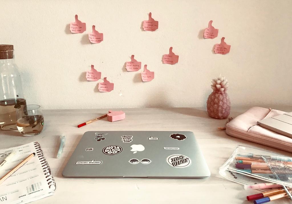 LakefieldCS's tweet photo. "Mara '22 and I were working on her organization and she showed me how she's been keeping on track for deadlines." - Mrs. Browne
What are you doing to keep organized and on track at home? #LearningWithLakefield #LakefieldCollegeSchool https://t.co/fIUmud4KyP