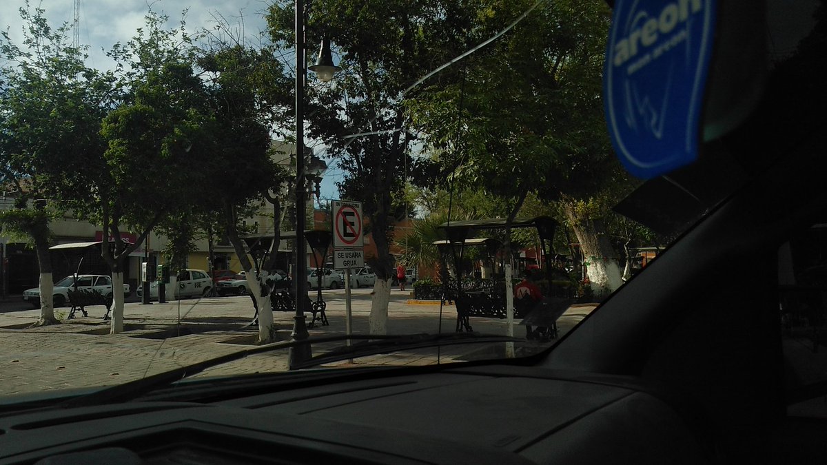 lerdo27's tweet photo. Solo y solas las calles de CD lerdo https://t.co/vPRNeQd64T