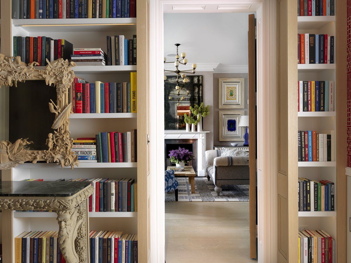 Firmdale_Hotels's tweet photo. We are bringing our popular #BookSalons online in partnership with our friends at @ultimatelibrary & @MuchAdoBooks. This week, book lovers will be inspired by #UltimateLibrary's list of the best five books to read right now: https://t.co/f2TRrX3gp6 #FirmdaleAtHome. https://t.co/4xuDIbD3G9