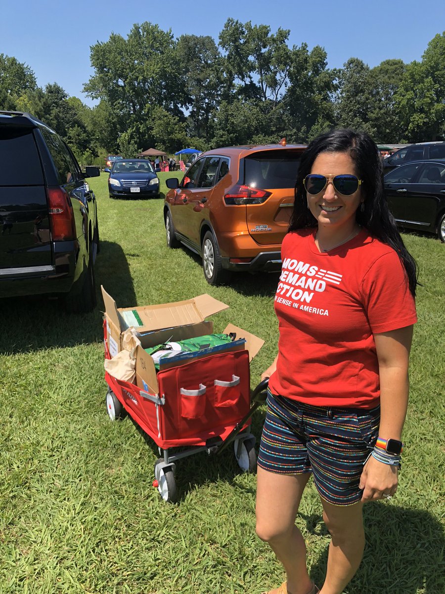 We know that the truth is women are injured by the weapons in their homes way more often than protected by them. One of many reasons my vol work with  @MomsDemand means so much to me.  #BeSMART Lock up your weapons. 4/4
