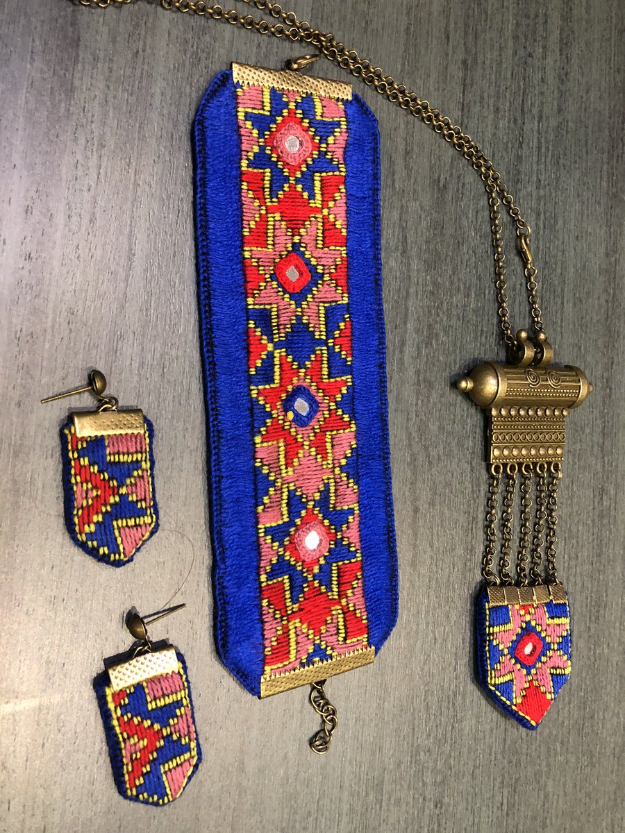 suuchhenn's tweet photo. گروه #روچ
Insta:@rochaccessories
@suuchhenn

#زنان_خودسرپرست #زیورآلات #دستدوز 
#گردنبند #سوزندوزي #سوزندوزی_بلوچ #سوزندوزی_سنتی #نیم_ست #گوشواره #سوچن #بلوچدوزی #سیستان_بلوچستان #پریوال #روچ #هنر 
#suuchhenn #embroidery #art https://t.co/tWvzW7D7fW