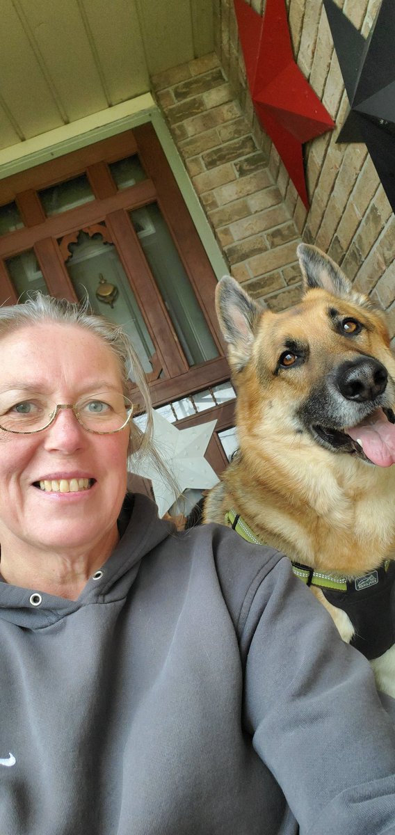 F3inGoderich's tweet photo. Knocked off another #2kwalk #bestwalkingbuddy #BostontheGSD #foggy #eerie #quiet #nooneout #ShareYourWeather @Northern_Ozbird @MurphTWN https://t.co/kmSP7L7G9r