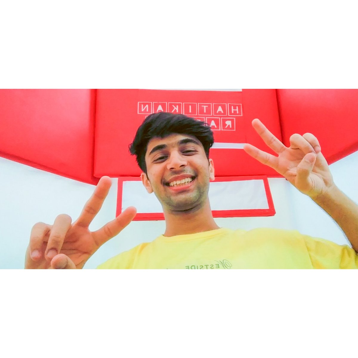 havocianmusic's tweet photo. It was so fun! Doing this session and making everyone happy by having fun and playing games with artists and  other people and interacting with them and making them forget this situation by the means of music at HATIKAN RADIOS LIVE on instagm.Thanks for all the support 🙏🏻😊 https://t.co/kynBclXNeO
