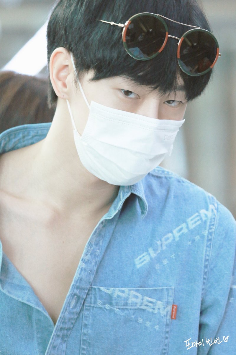 hbnxkwon's tweet photo. ฮยอนบินกับซึงยอนมีอีกอย่างที่เหมือนกันคือเป็นคนตาเล็กนะ แบบผู้ชายหน้าตี๋ แต่ตาดุอ่ะ ถ้าโดนมองนิ่งๆก็มีเสียวสันหลังอยู่เหมือนกัน https://t.co/mCejZ8nx2F