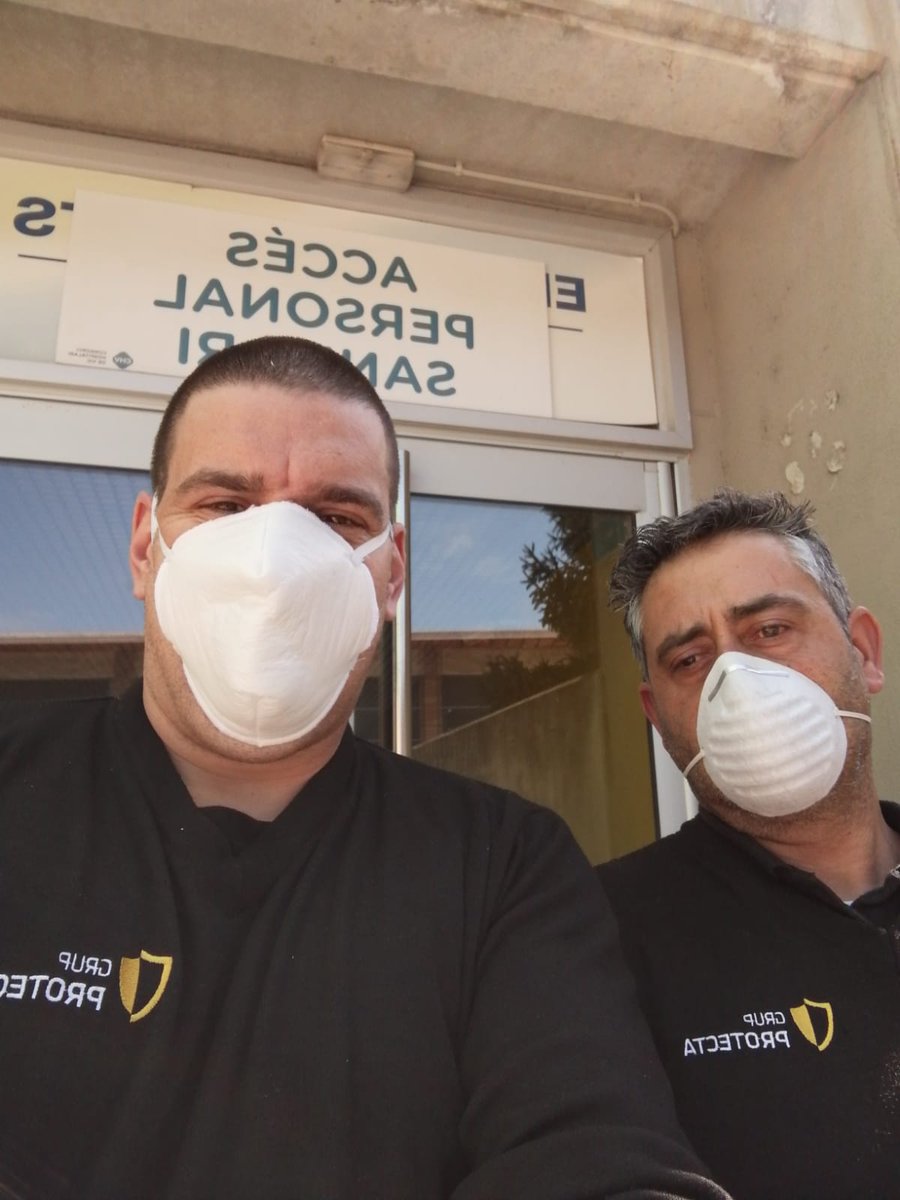 Voluntaris de GRUP PROTECTA estan col.laborant de forma altruista al control d'accés de l'hospital de campanya ubicat al pavelló Castell d'en Planes de Vic.
Moltes gràcies companys/es!!
#COVID19
#EnsEnSortirem