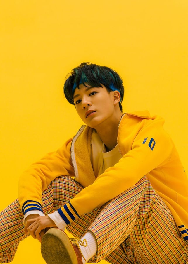 Lee Jeno as flowers a thread: