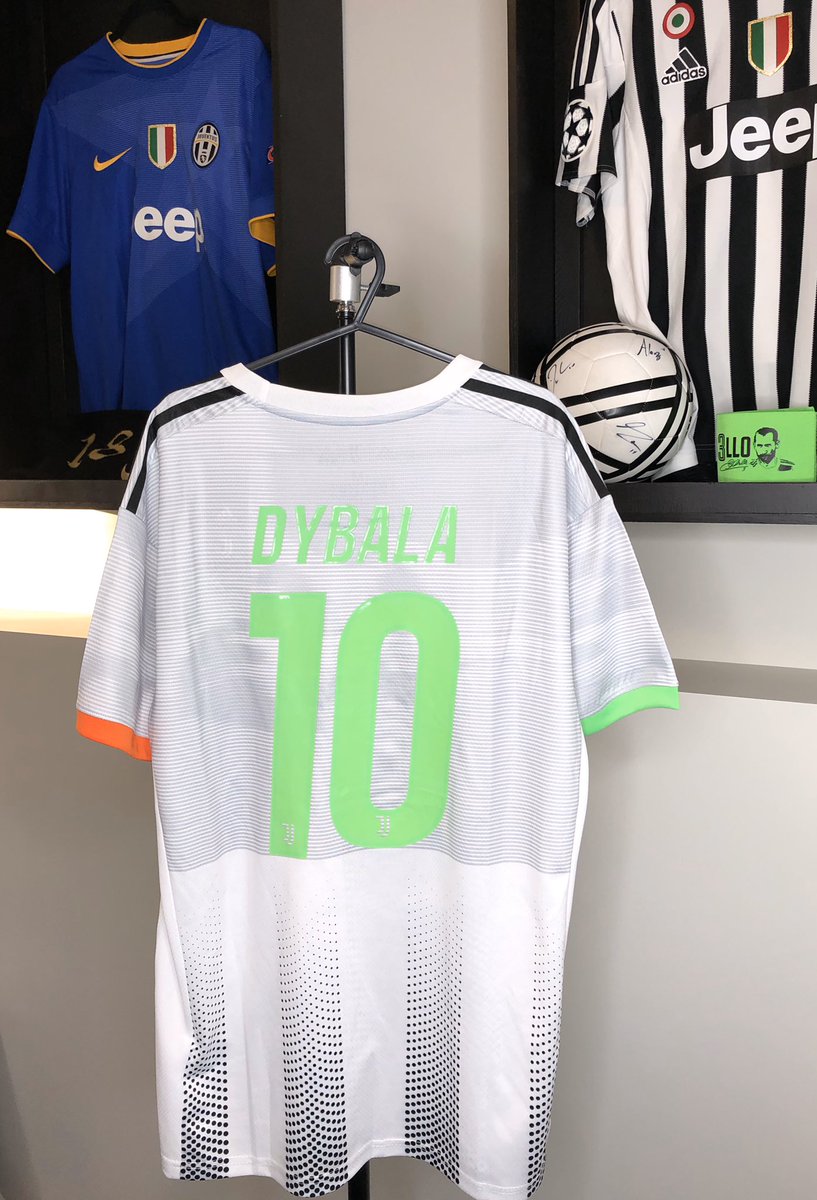 The_AJC_'s tweet photo. Don’t think I didn’t notice through these times that I hit 3000! A huge thank you to all 🙏🏻

I’m giving this kit away below (97-98 Pink) but... if we get @Striped_Hearts to 500 followers in  a week I’ll give both of these away 

#Juve #Juventus  #Forzajuve #FinoAllaFine https://t.co/ewHY3jWQqV