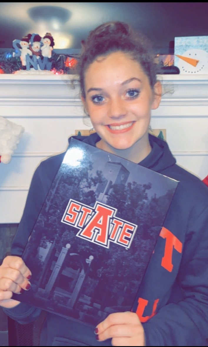 PantherFanGina's tweet photo. So incredibly proud of my senior! Sad her senior year ended the way it did, but God has big plans.#seniors2020 #CabotHigh #astatebound https://t.co/o5utkJwjtK