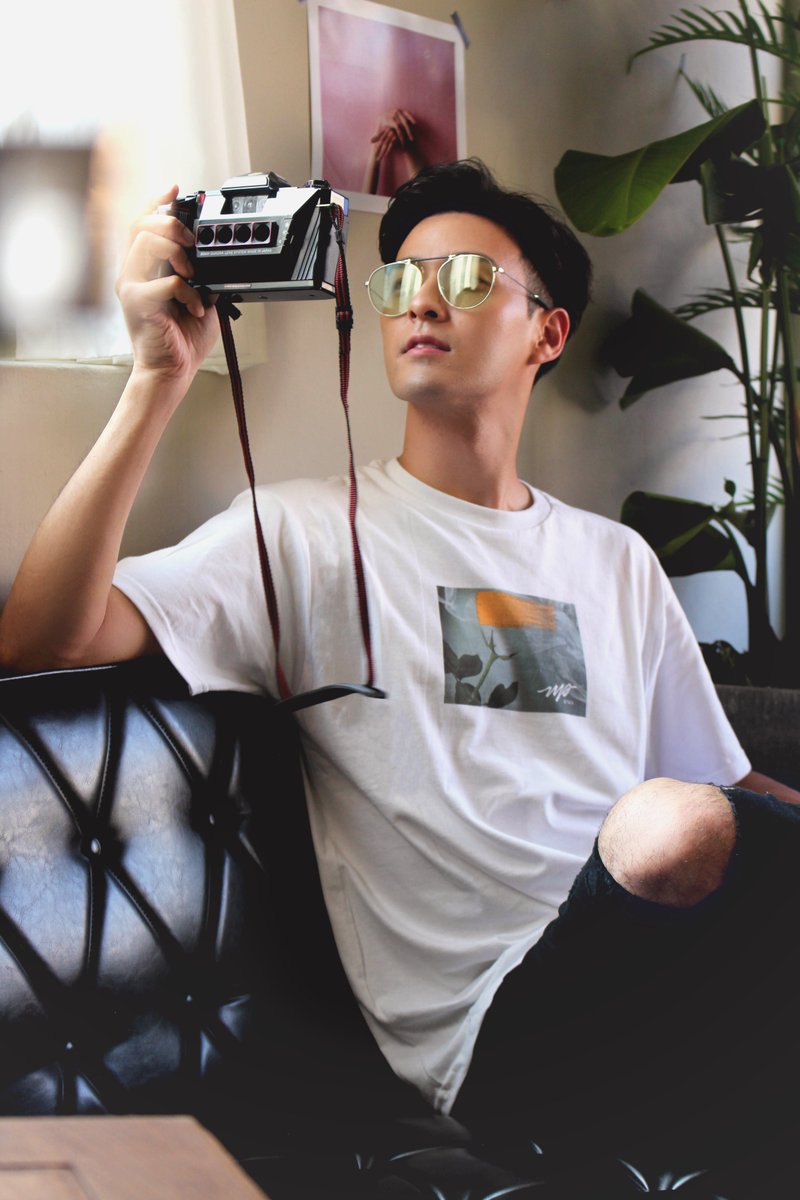 ril2chaphotos's tweet photo. one more!!
-Jul 2018-
@jamesjoohyunlee #THELIGHTEP apparel shots
Go check out his music while you're looking at this tweet, I promise you'll love it https://t.co/doUwYp36BB