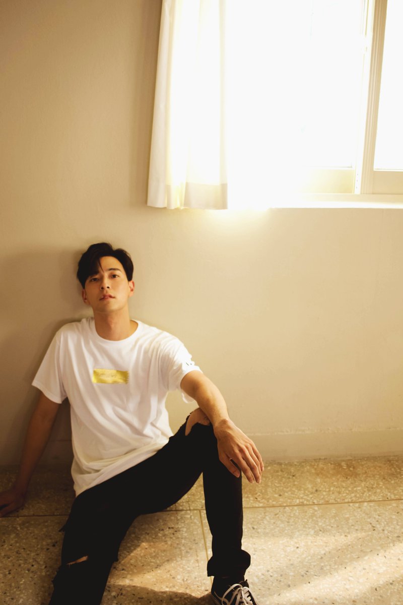 ril2chaphotos's tweet photo. one more!!
-Jul 2018-
@jamesjoohyunlee #THELIGHTEP apparel shots
Go check out his music while you're looking at this tweet, I promise you'll love it https://t.co/doUwYp36BB