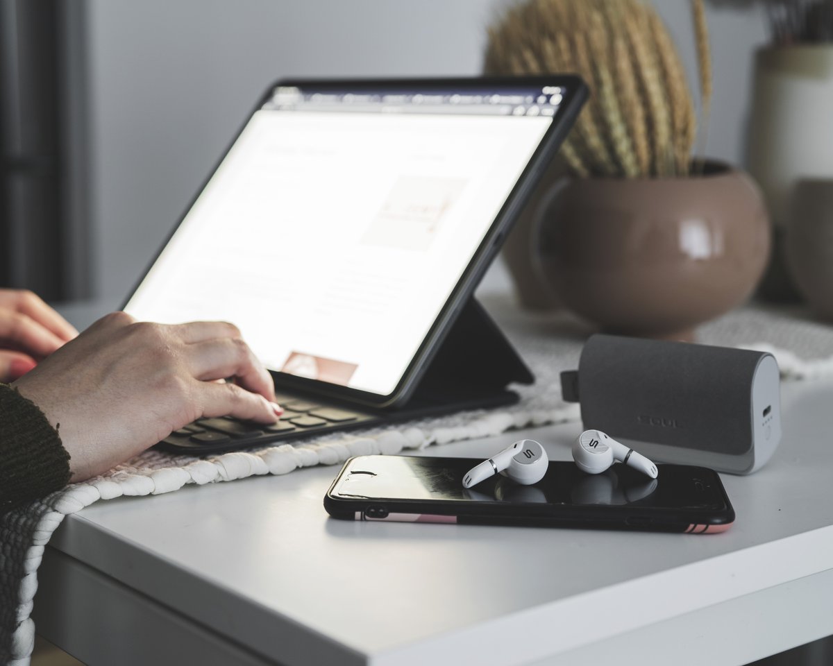 SOULElectronics's tweet image. Productive home office tips: The upbeat sound from #SYNCPRO 🎧
What is your playlist recommendation for working from home?