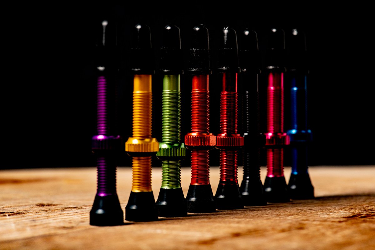 SWOBSandCO's tweet photo. MOMUM TAV sets - Aluminium 44 mm with a round rubber base, this set includes a core remover tool and an extra collar ring. TAV booster kit available in all the same colors.
Delivery will take place once lock down lifts.
Visit https://t.co/gAKYhlsHCw for #lockdown pricing. https://t.co/o5uocFpNMZ
