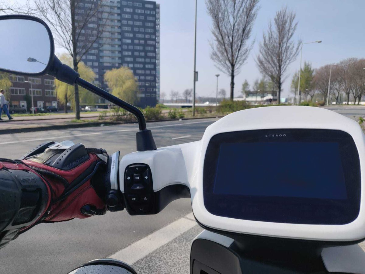 The #Etergo engineers are testing the #AppScooter production intent version in the secured areas of #Amsterdam, following the #socialdistancing directives. They told us, they're feeling like celebrities, getting lots and lots of attention.🛵📸
👋Say HI if you see them passing by.