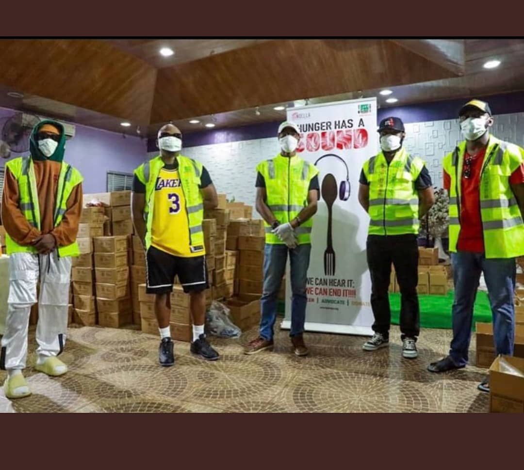 thesheetng's tweet photo. Tinubu, Olamide, Fireboy Joins Others To Fight Pandemic During Lockdown

CEO of Noella Foundation, @STinubu  joined forces with @olamide_YBNL @fireboydml, CEO of FoodClique, @bolajokofadipe 2 provide food relief items 2 1000Lagosians.. 
https://t.co/7Ob8YkMgzv 

#COVID19Lagos https://t.co/zRpTD795ft