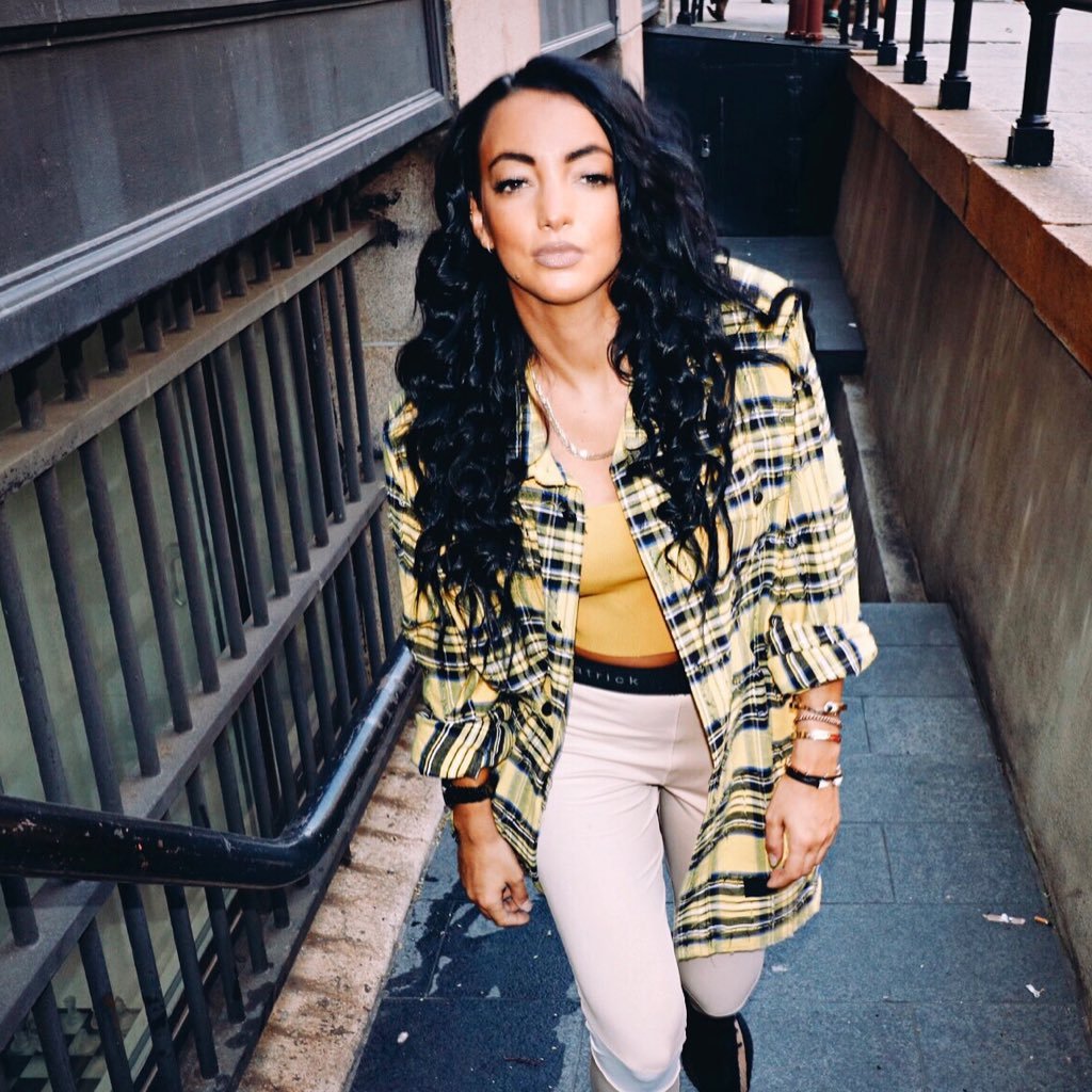 lennonbus's tweet photo. Today we go live @lennonbus Instagram @ 2pm EST w/ the incredibly accomplished bassist & DJ @AlissiaB. Alissia is no stranger to #lennonbus as a regular Artist Ambassador. She also DJ'd our block party & hosted our #BassOff #FunkOff in #JacksonHeights #NYC w/ @Bootsy_Collins! https://t.co/qQhMlx4zrz