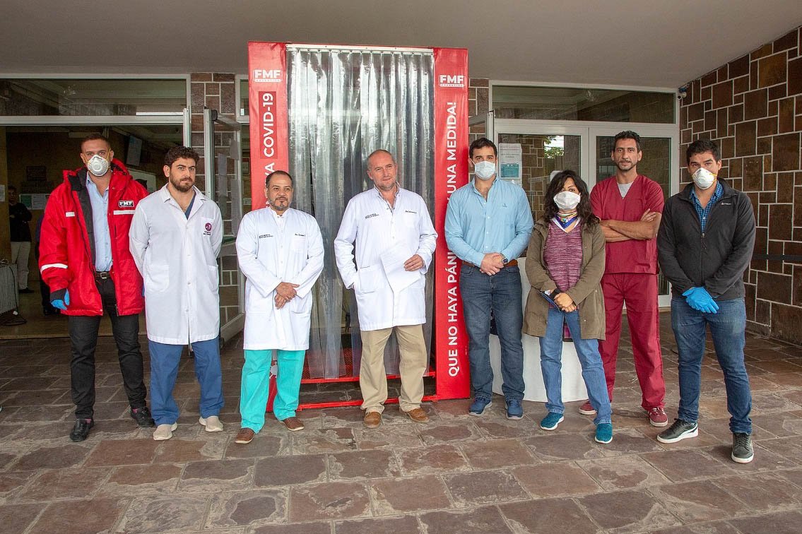 Nueva cámara de desinfección para el ingreso al San Bernardo del personal, pacientes y familiares. Es una donación del grupo empresario FMF Argentina, del parque industrial salteño. 
▶️cutt.ly/WtK1WZf
#Salta #CodoACodo #SeamosResponsables
