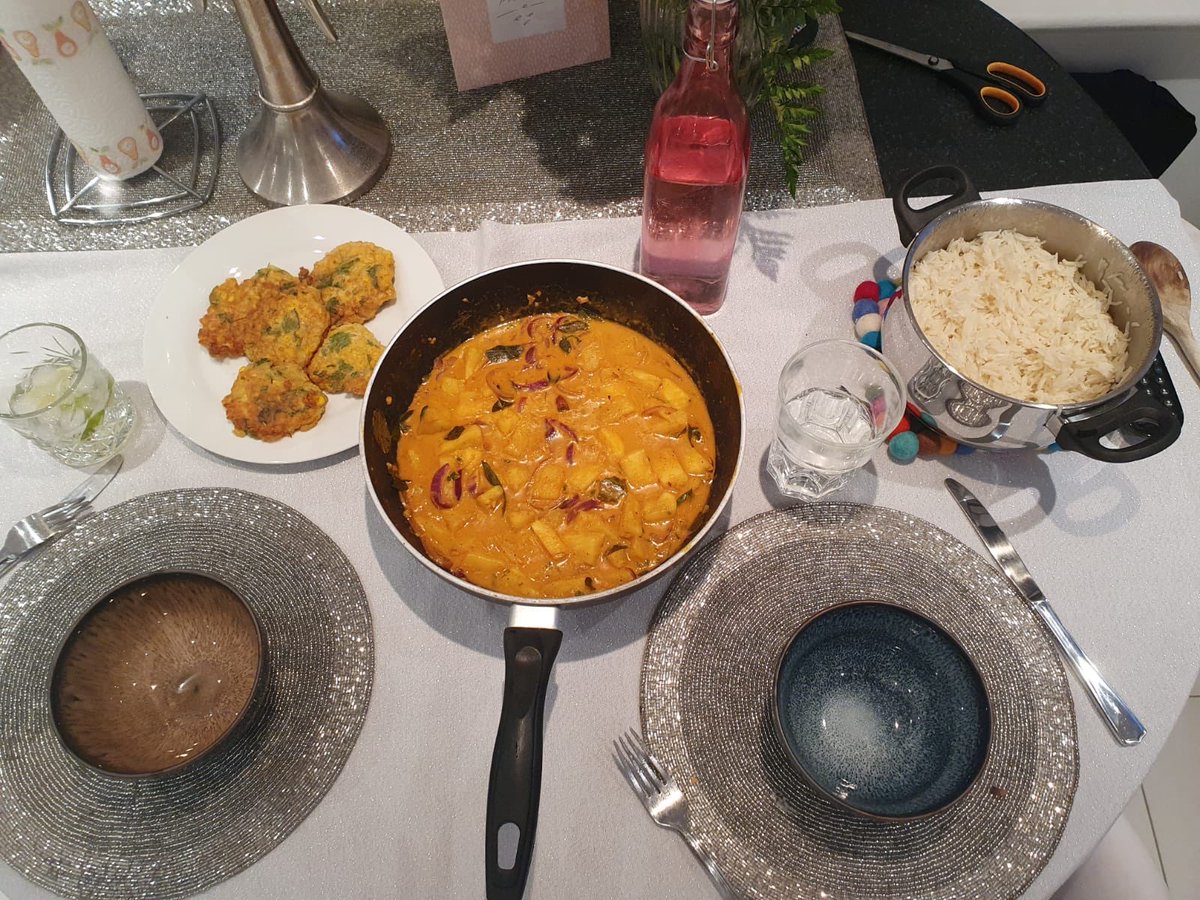 fmonkeycat's tweet photo. E voila ! So yummy 😋 #pineapplecurry #sweetcornfritters jasmine rice @mustbejp https://t.co/LHWQX1DpuF