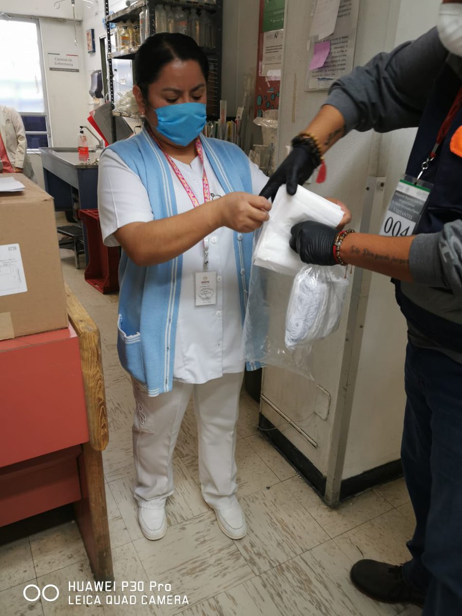 AracelyTrujill's tweet photo. Gracias a vecinos de #coapa, héroes anónimos, que donaron para que personal médico de clínica 32 del #IMSS y zona de hospitales de #Tlalpan tengan cubrebocas N95 y gel antibacterial para que se sientan más seguros y den mejor servicio a habitantes de la zona ante el #COVIDー19 https://t.co/T4ccpNYUnG