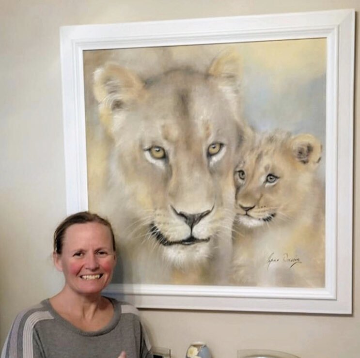 My work attracts such lovely people 😊 Thank you Cathy for investing in my art and for your lovely comments. You make a very good point too. Life indoors is better when you have new art to look at 😜👍#happycustomer #artwork #artcanhelp #oilpainting #painting #lions #stayin