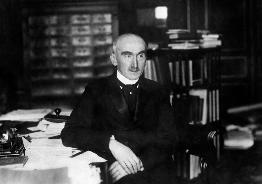 In Time and Free Will: An Essay of the Immediate Data of Consciousness by French philosopher Henri Bergson, it is posited that duration is unextended, yet heterogenous & therefore cannot be juxtaposed. His theories on time & la durée also notably inspired this year’s theme.