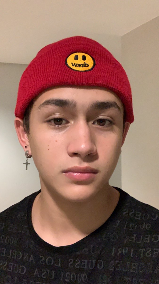 tanredroncal's tweet photo. 😐 https://t.co/ofB7PKp1Lv