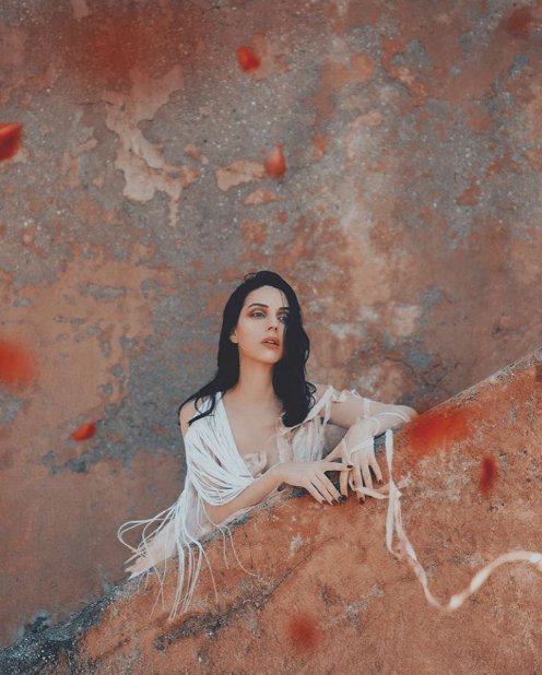 𝐏𝐄𝐑𝐒𝐄𝐏𝐇𝐎𝐍𝐄；
       Περσεφόνη ── Κόρη.

Flowers bloom lazily from your fingertips, birthed and living and dying in the span of seconds for the sake of your amusement. Wherever you go, you leave a trail of crushed anemones in your wake.  

                  ◖↺﹕♡◗