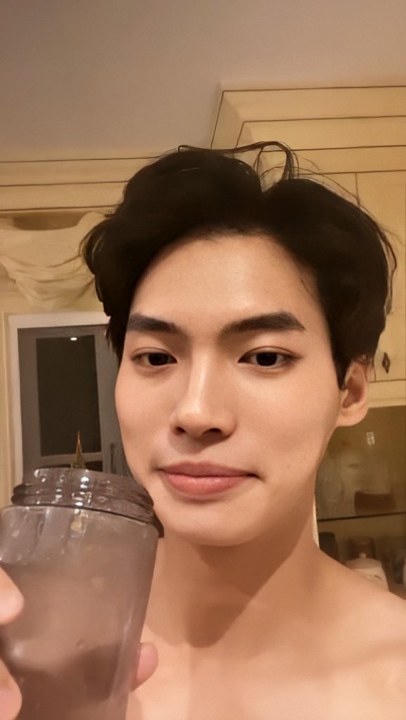 _sarabright's tweet photo. Ma gusto ko nalang maging tumbler. https://t.co/5iExaa4kz1