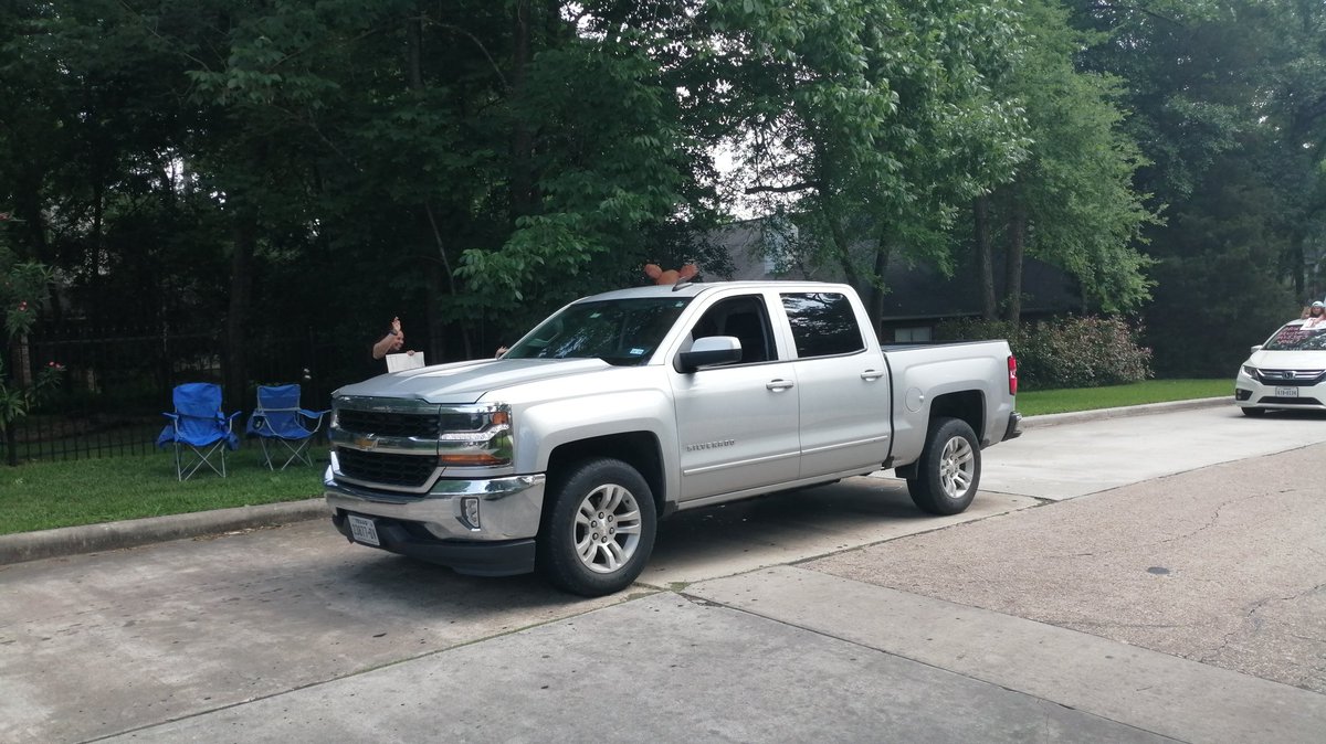 Big shout out to the teachers and staff of <a href="/Stewart_Creek/">Stewart Creek Elem.</a> for today's teacher parade! Lots of happy, smiling faces!