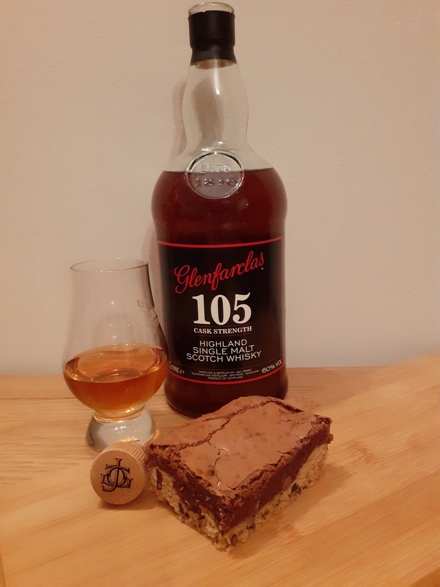 ThatDramGinger's tweet image. Popping my @glenfarclas 105 cherry tonight.
Also, Mrs L made another batch of brookies (cookie bottom, brownie top) so I'm taste tester.
#WhichFirst #CaskStrength #MidweekMalt