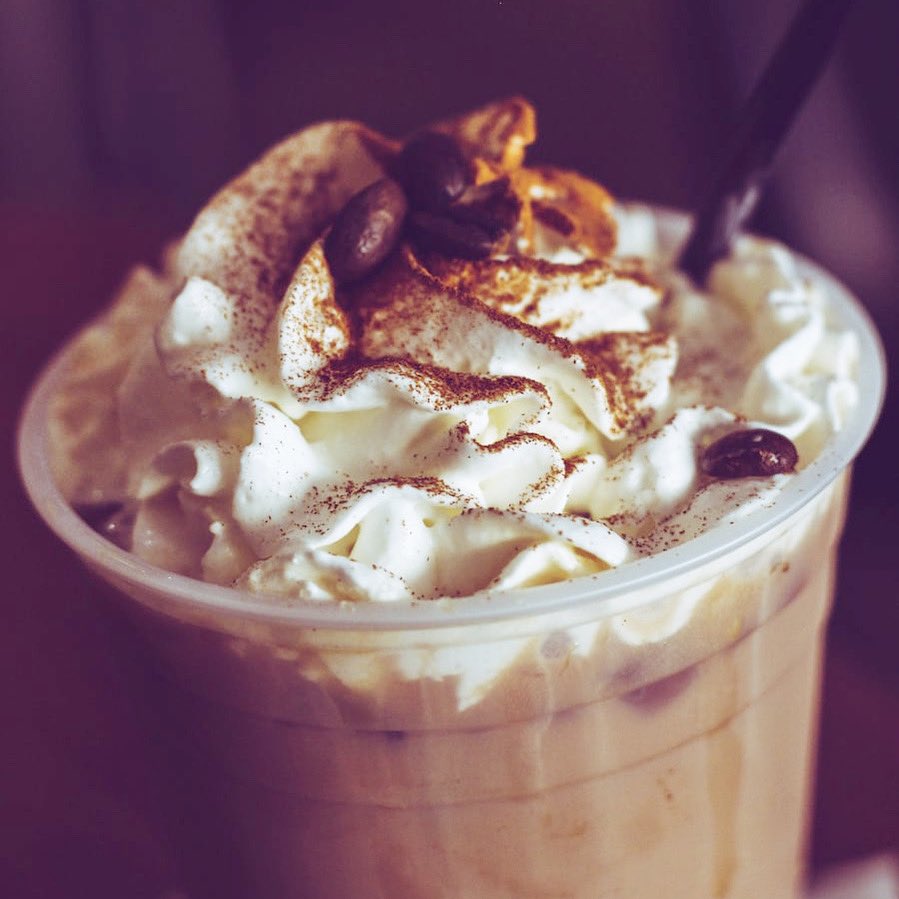 Loving this warm weather! We’re dreaming of sipping on iced coffee and some summertime fun☀️