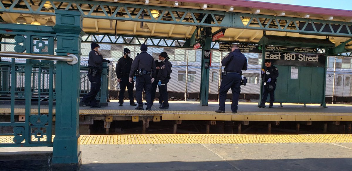 Princeofcheeky's tweet photo. @NYPDnews I think they need to practice what they preach 🤦‍♂️🤷‍♂️ https://t.co/nyRr8avv4c