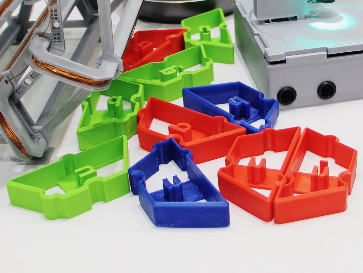 CERN_FR's tweet image. 🧩 Pour les enseignants : jouez avec les pièces de #puzzle de quarks  et apprenez-en plus sur les règles qui régissent ces systèmes de particules sur le site du #SCoolLAB du CERN : scoollab.web.cern.ch/quark-puzzle