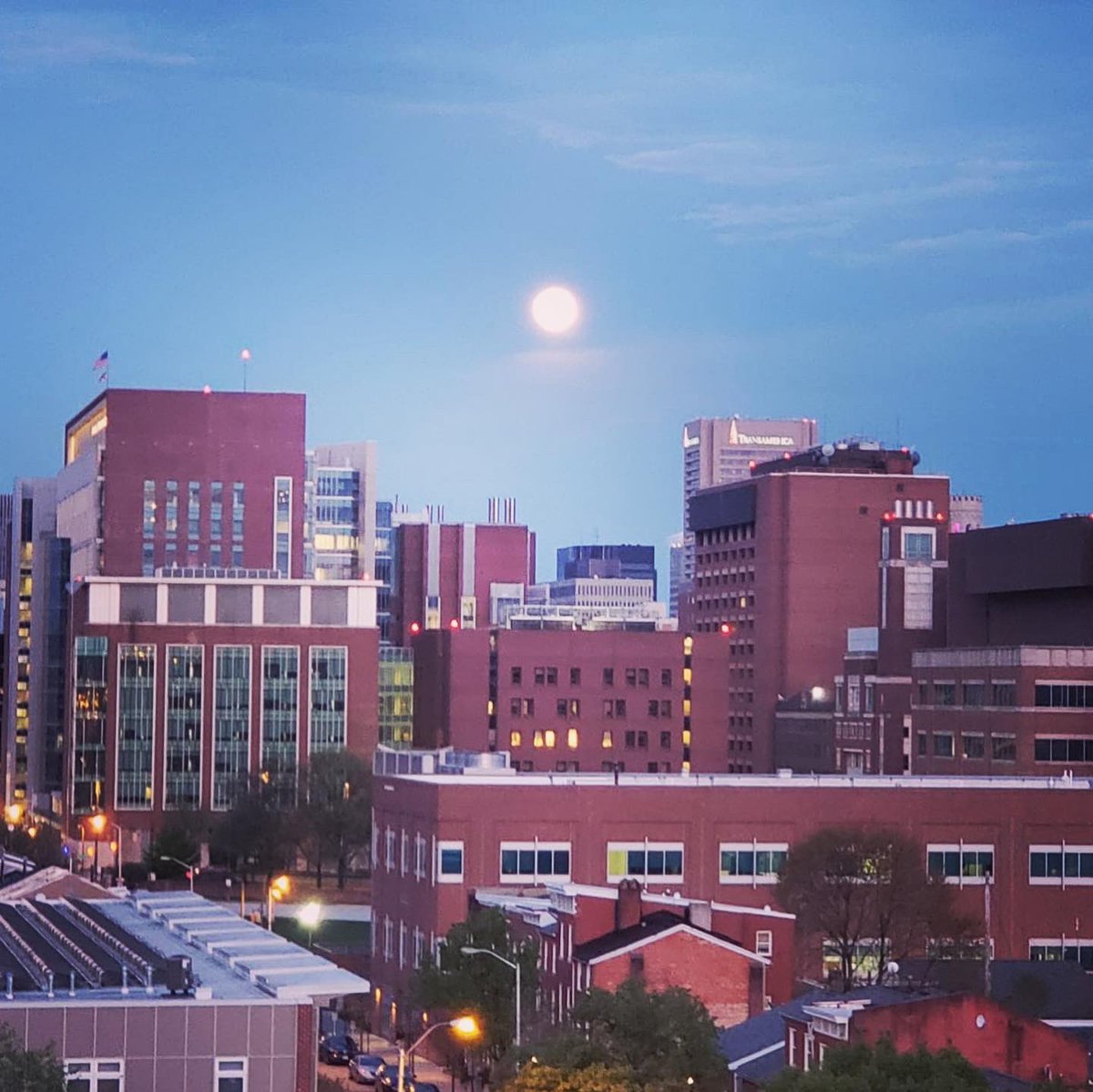 centerwestbalt's tweet photo. The night sky put on a spectacular show last night as the “pink” April supermoon was visible from Center\West. Residents took these absolutely stunning photos from our rooftop patio! #cityviews #cityliving #supermoon #bestplacetobe #livebaltimore #rooftoppatioviews https://t.co/8yn8rSyZ03