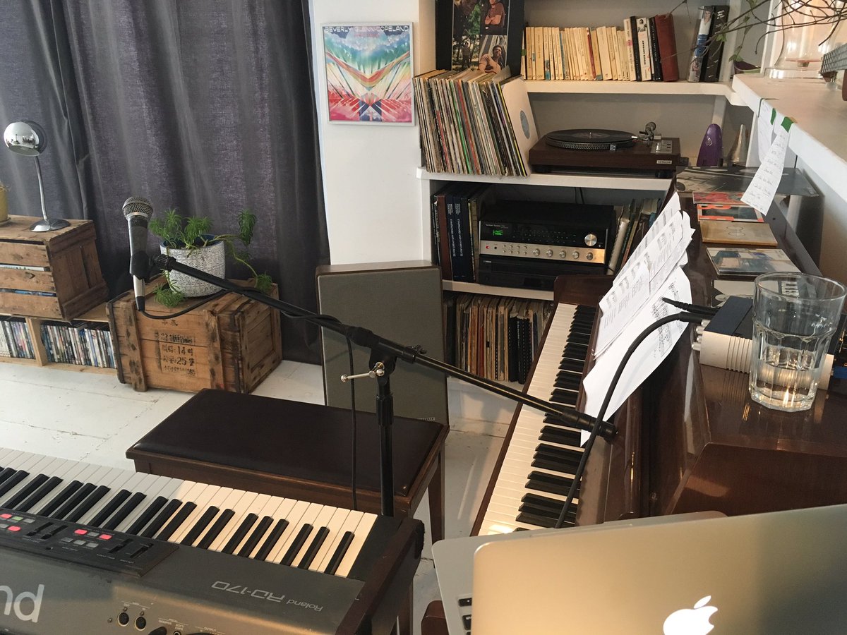 Getting ready to do this thing. #quarantunes from my family room coming up in half an hour. Join me at 5pm EST at facebook.com/elizabethsheph…